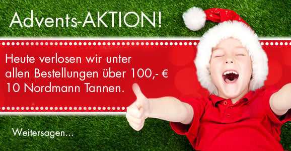 Adventsaktion, Junge mit Weihnachtsmütze